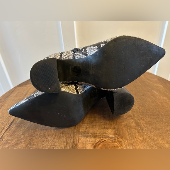 🌶️Jeffrey Campbell Snake Print Booties. Size 7 - Picture 5 of 9